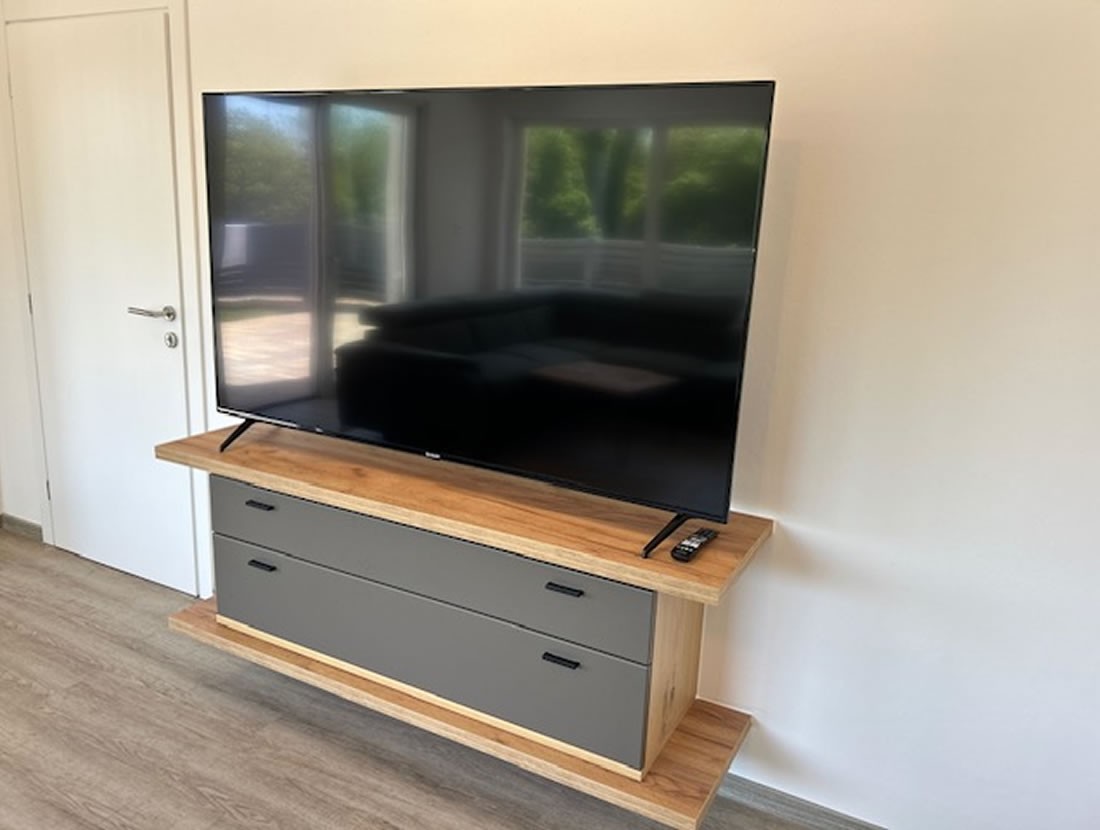 Flat-TV im Wohnzimmer