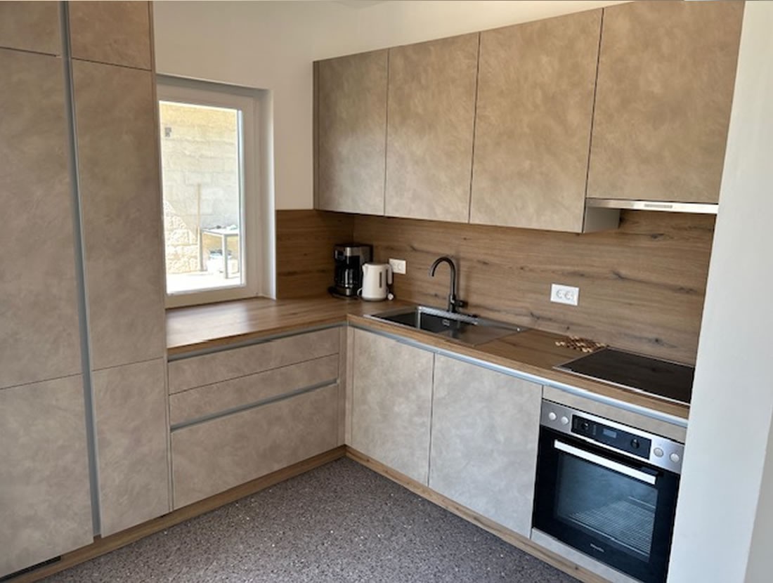 Vollständig ausgestattete Küche 