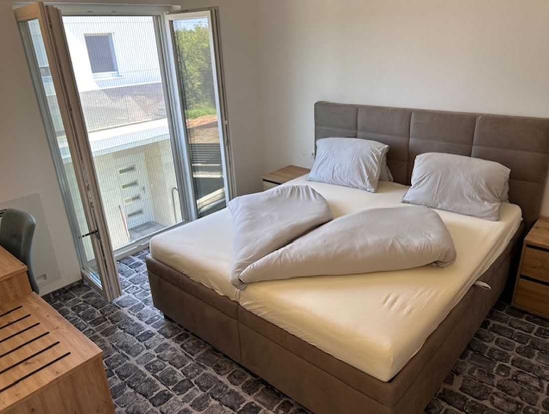 Schlafzimmer mit Terrasse